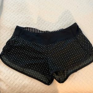 Lululemon size 6 shorts speed up low rise lined short 2.5
